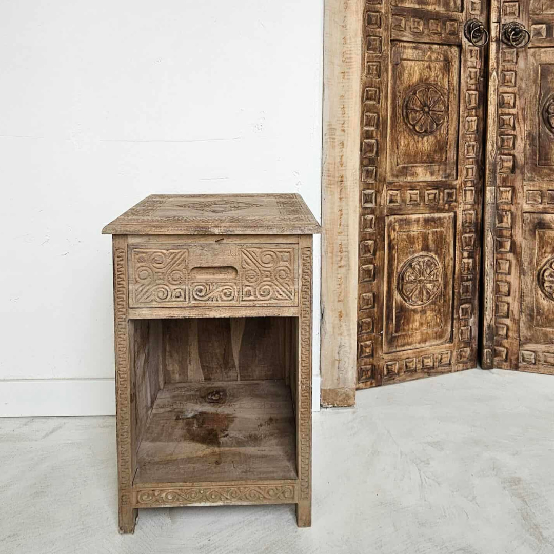 НОЩНО ШКАФЧЕ БАЛИ