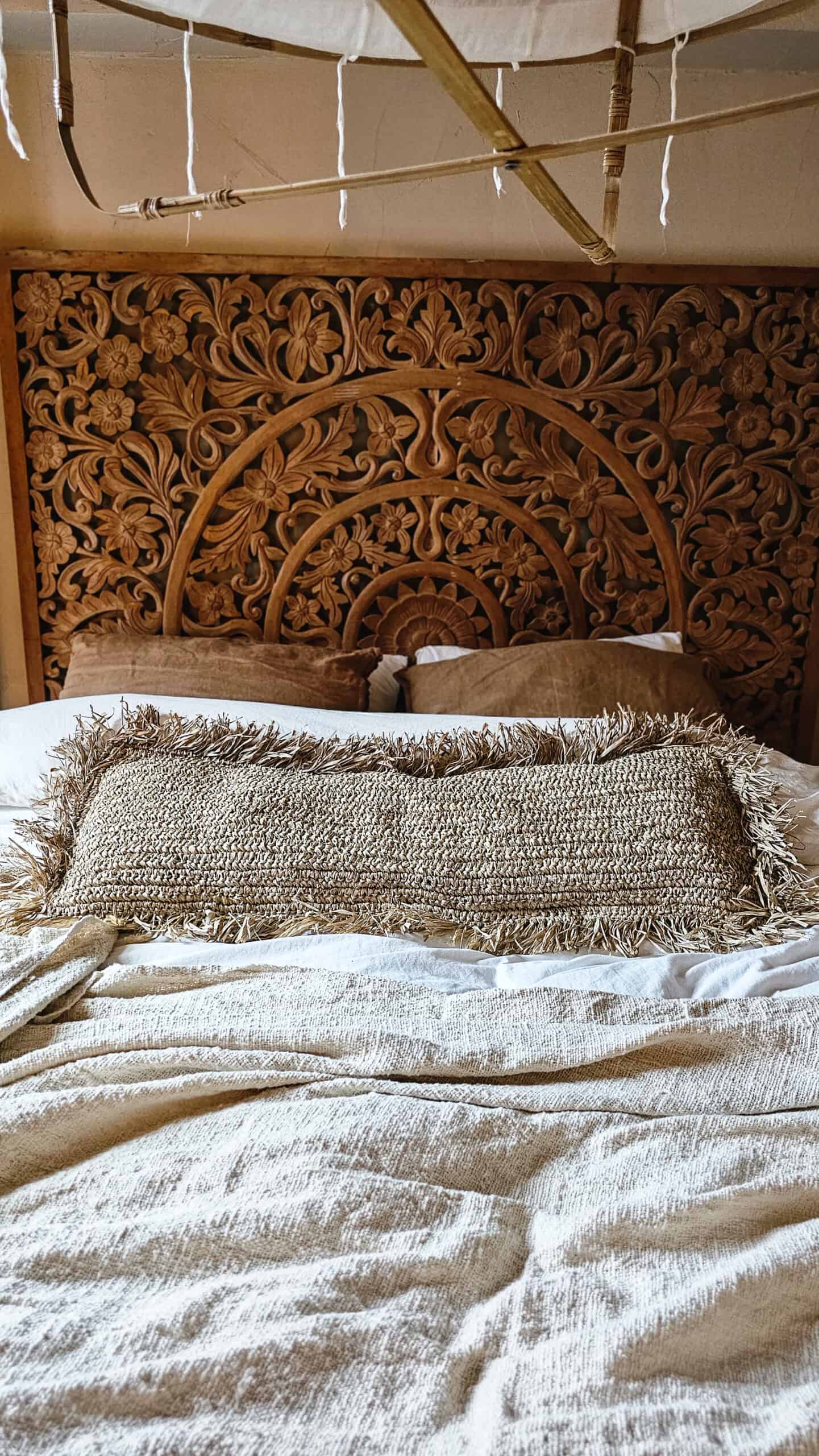 ВЪЗГЛАВНИЦА РАФИЯ 100