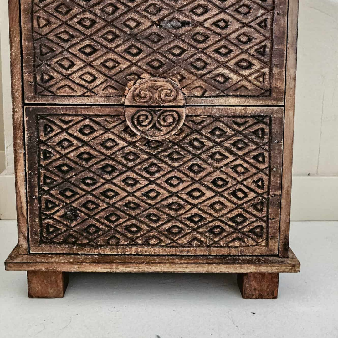 МАНДАЛА НОЩНО ШКАФЧЕ