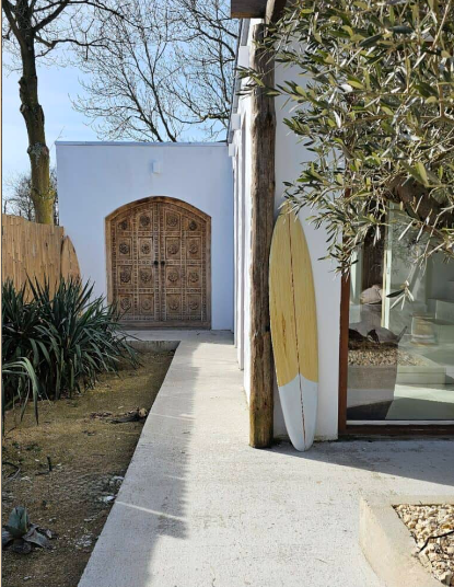 SURFBOARD DIPPING WHITE