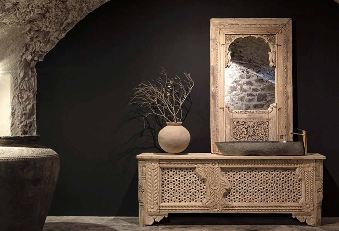 LAKATO CONSOLE TABLE