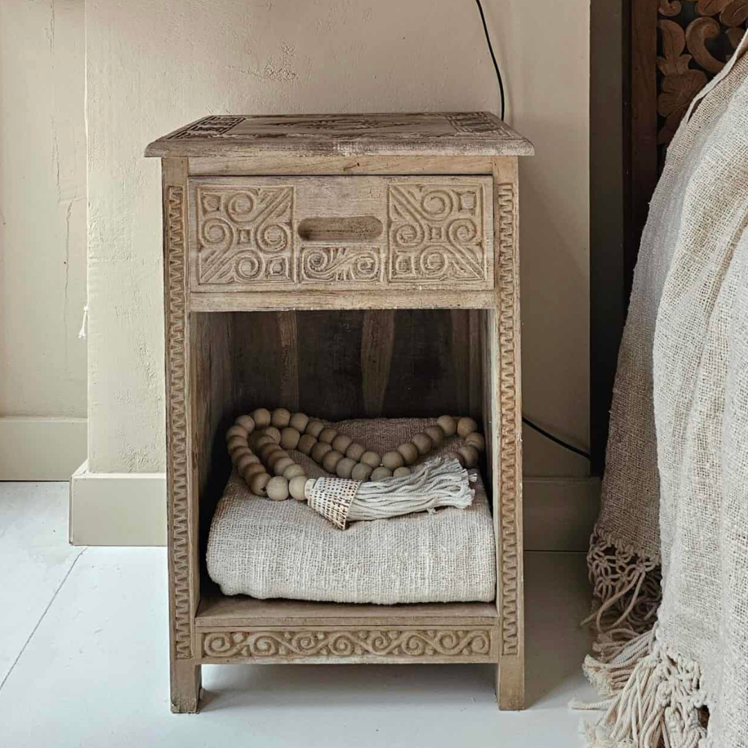 НОЩНО ШКАФЧЕ БАЛИ