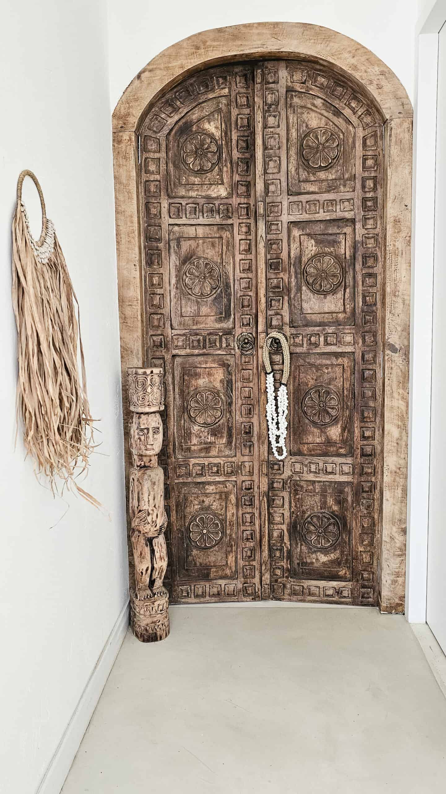 ДЕКОРАЦИЯ ЗА СТЕНА РАФИЯ