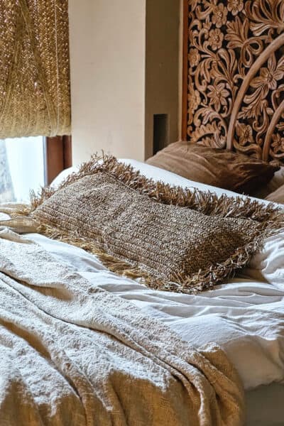 ВЪЗГЛАВНИЦА РАФИЯ 100