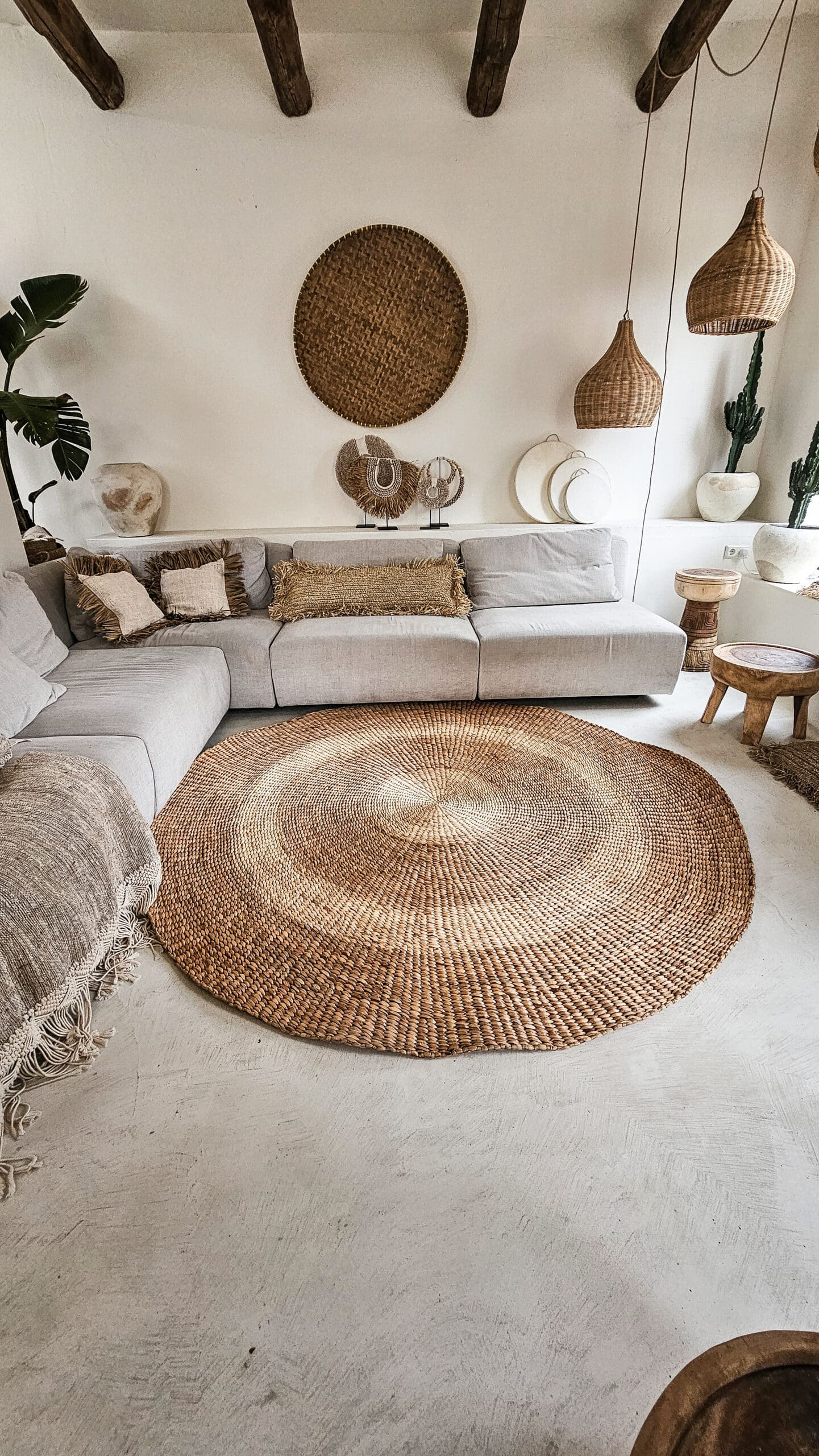 КРЪГЪЛ КИЛИМ С ВОДЕН ЗЮМБУЛ*210