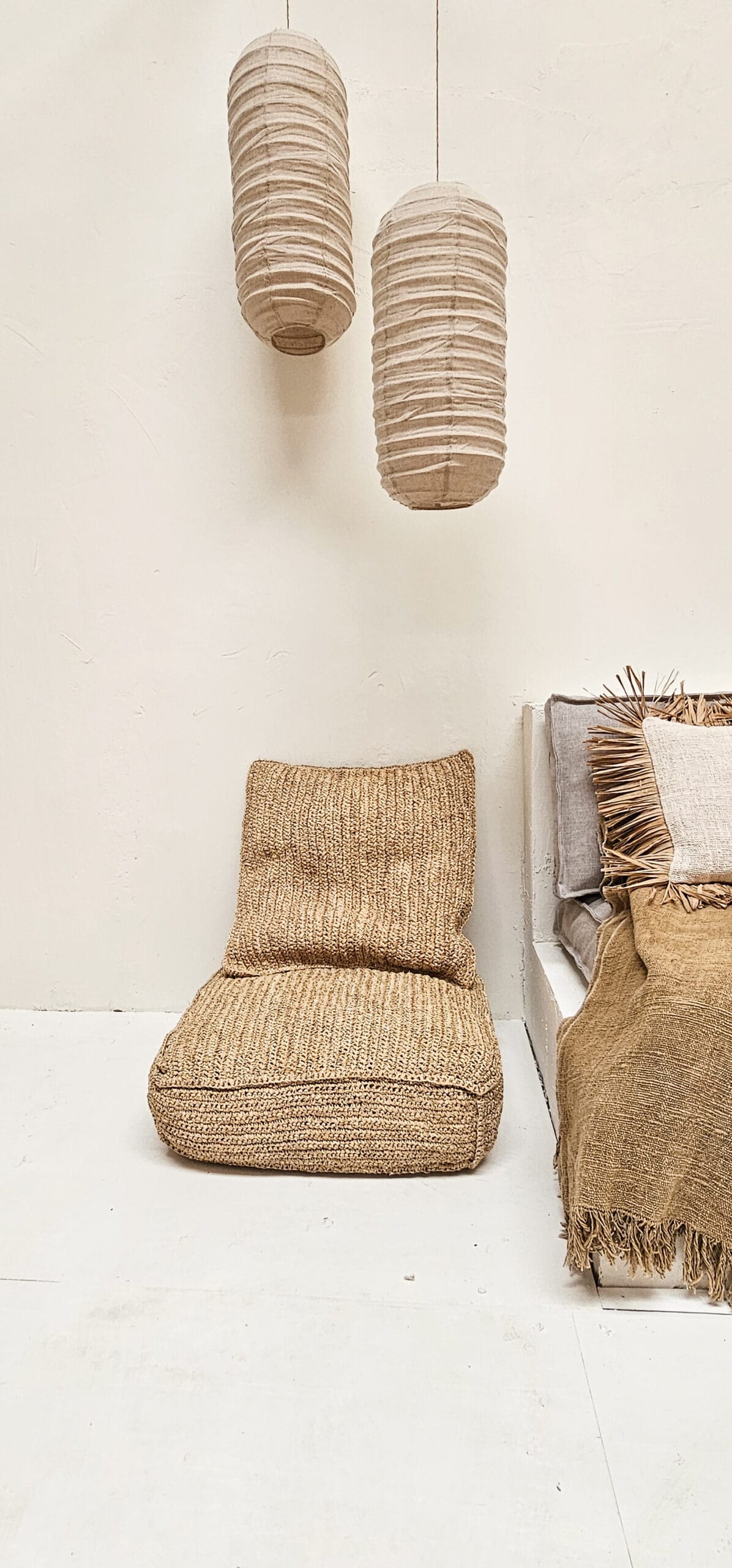 ВЪЗГЛАВНИЦА ОТ ЛИСТА ОТ АНАНАС