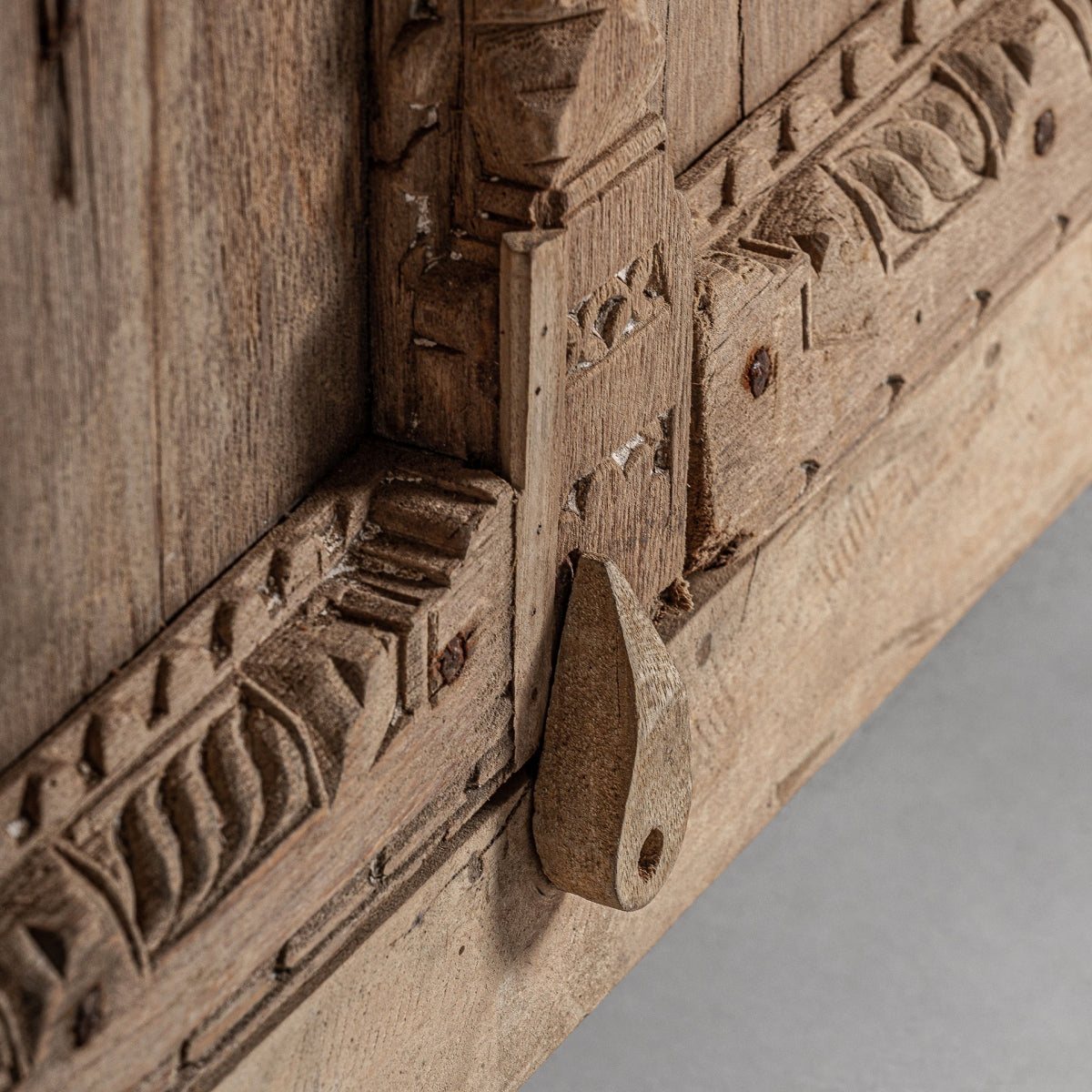 ЧОРАПИ ЗА ГАРДЕРОВ В КОЛОНИАЛЕН СТИЛ