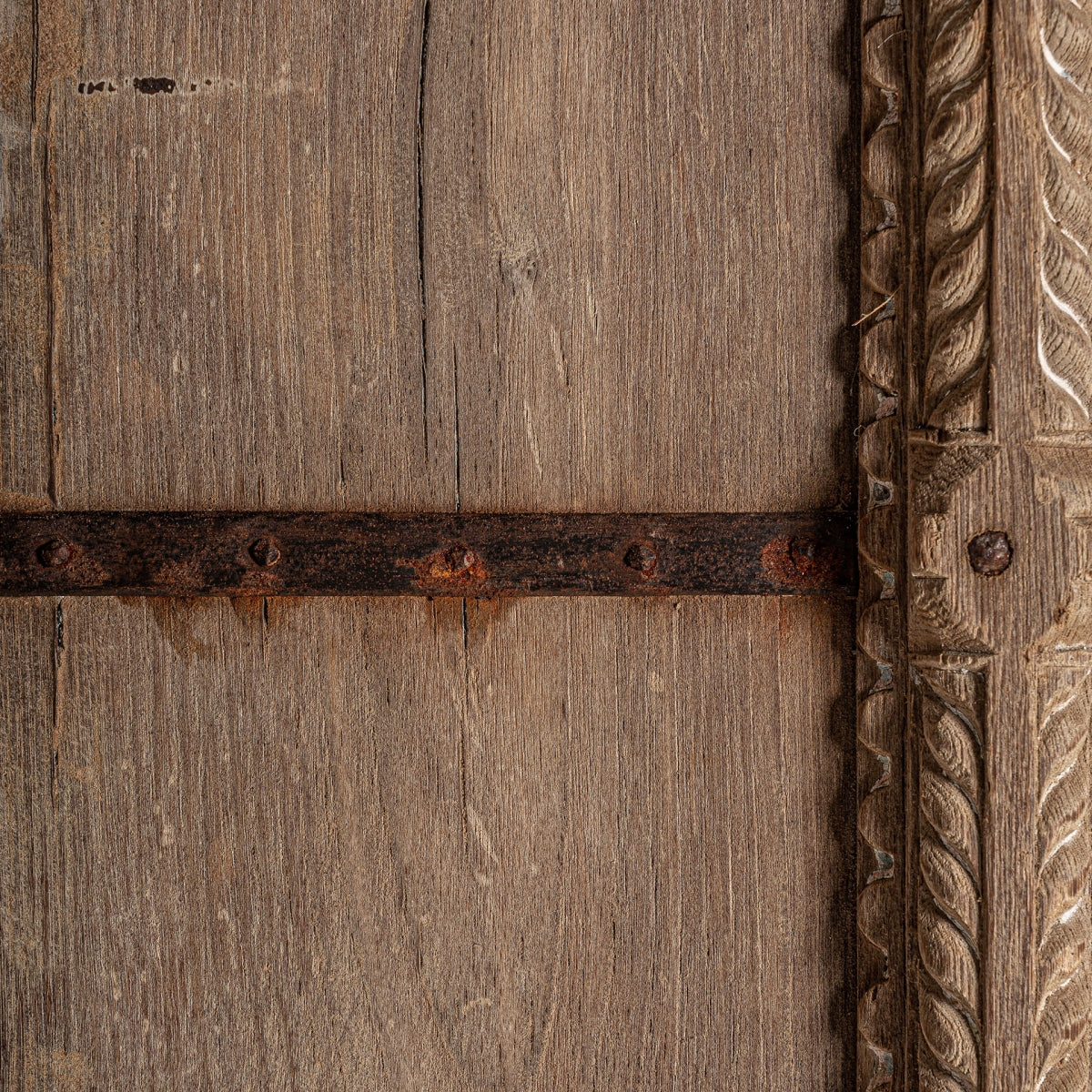 ЧОРАПИ ЗА ГАРДЕРОВ В КОЛОНИАЛЕН СТИЛ