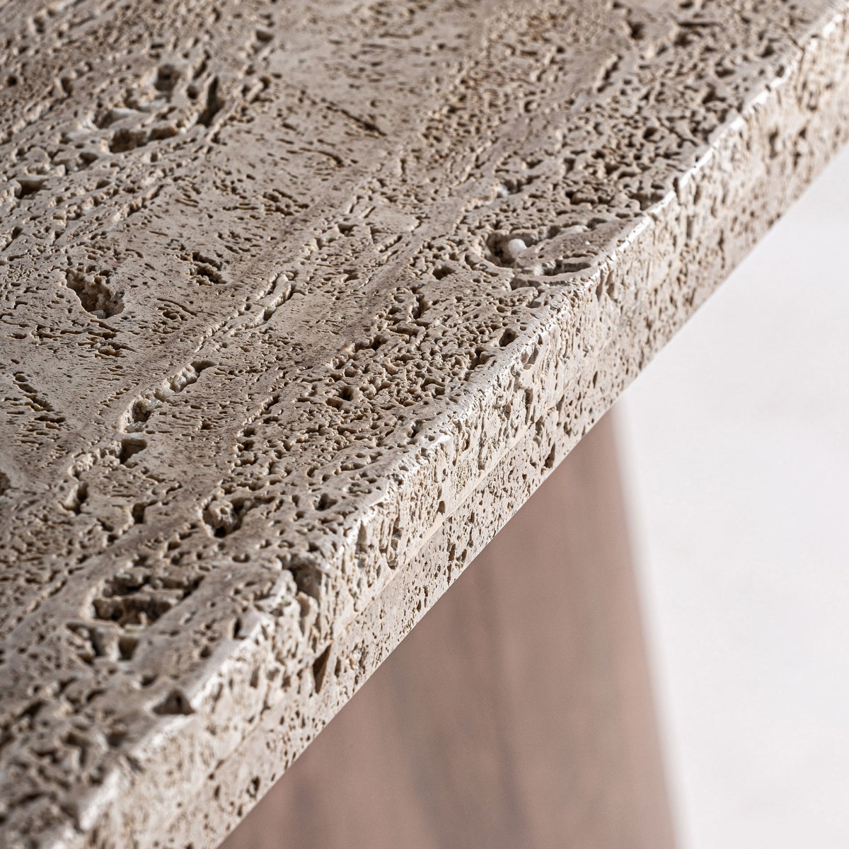 СЪВРЕМЕННА ТРАПЕЗНА МАСА