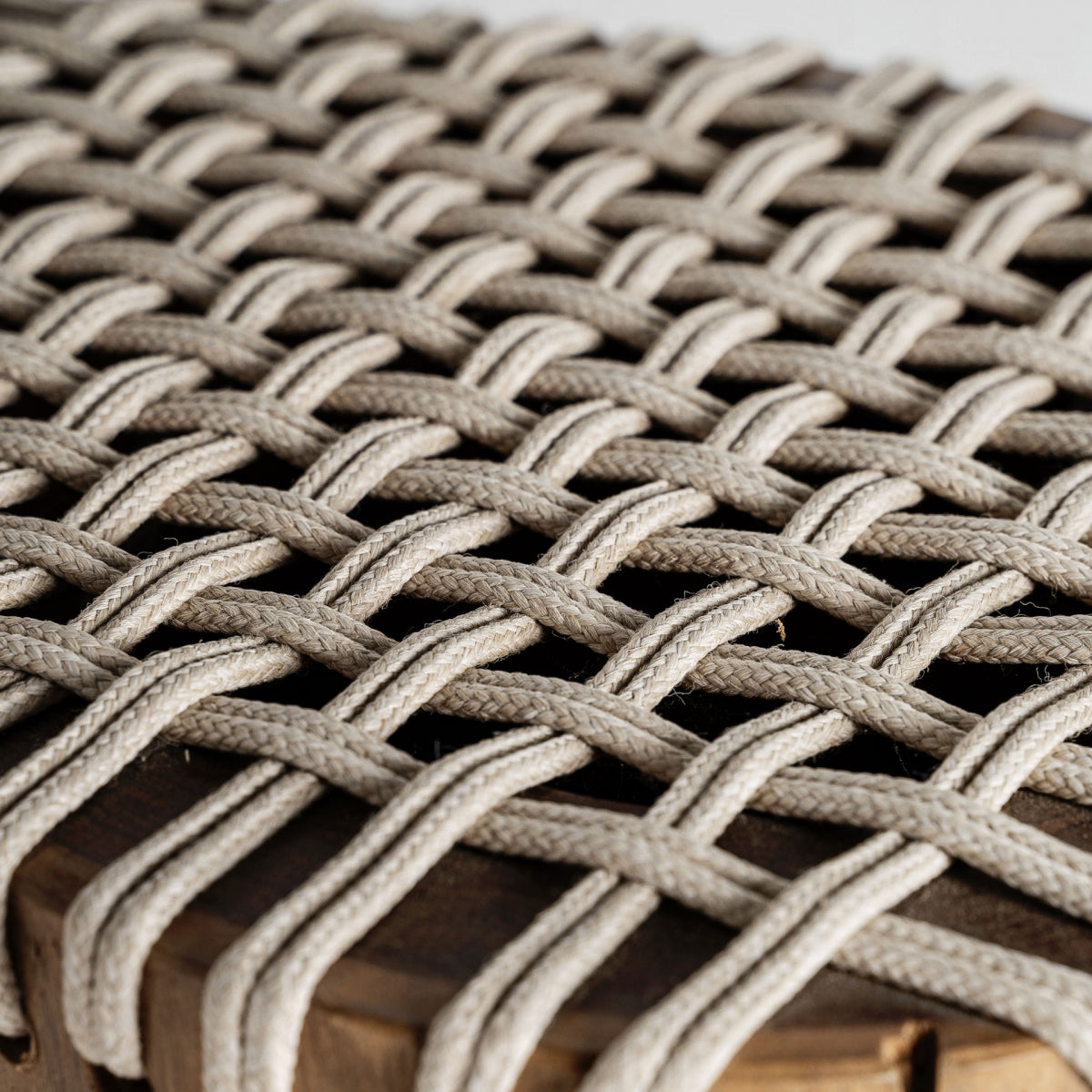 ТАБУРЕТКА ОТ ПЛАТ