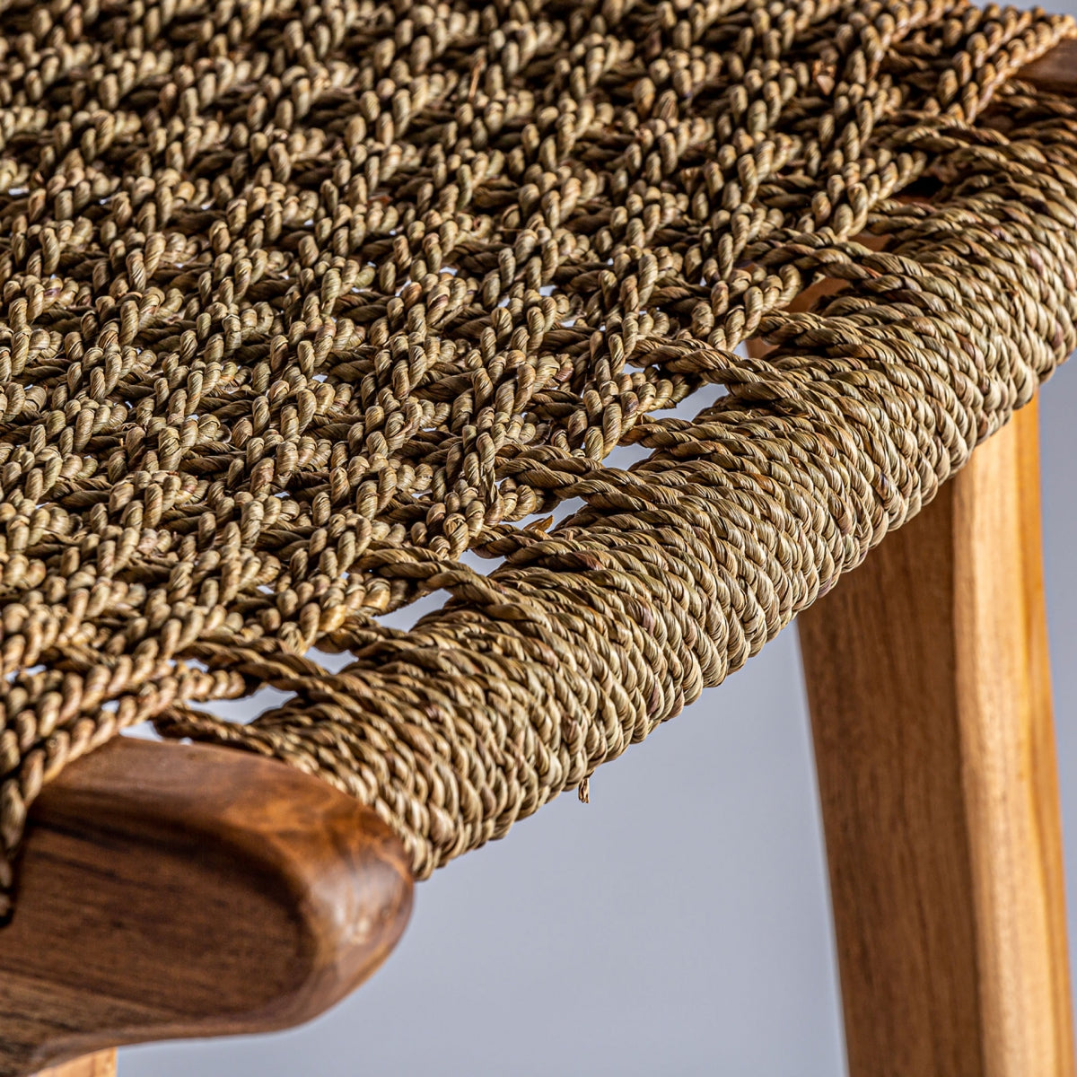 ВЪЖЕ БАР СТОЛ ОТ ТИК