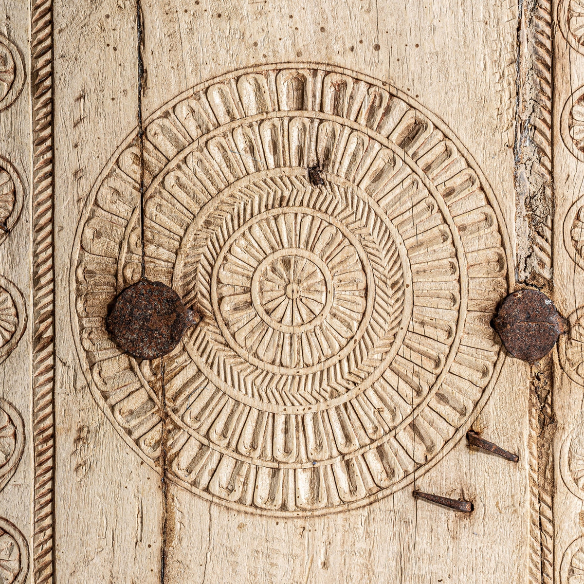 УНИКАЛНА ВРАТА ОТ ТИК