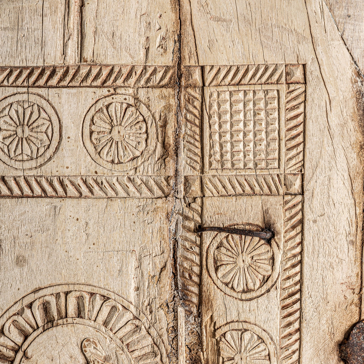 УНИКАЛНА ВРАТА ОТ ТИК