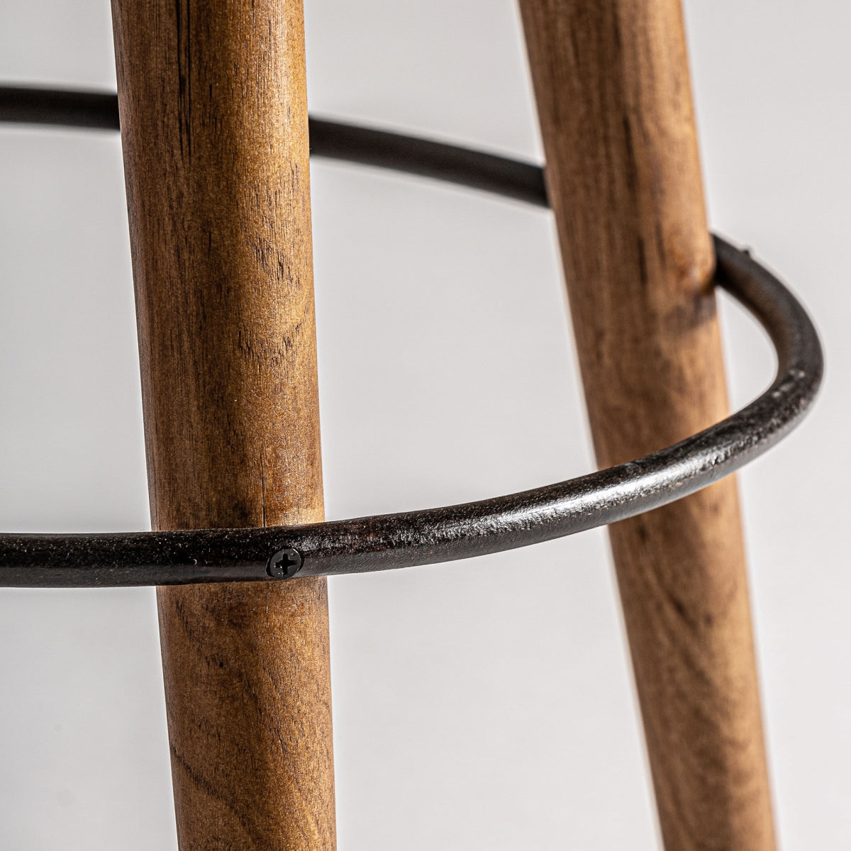 БАР СТОЛ ОТ КОЖА ОТ РАТАН