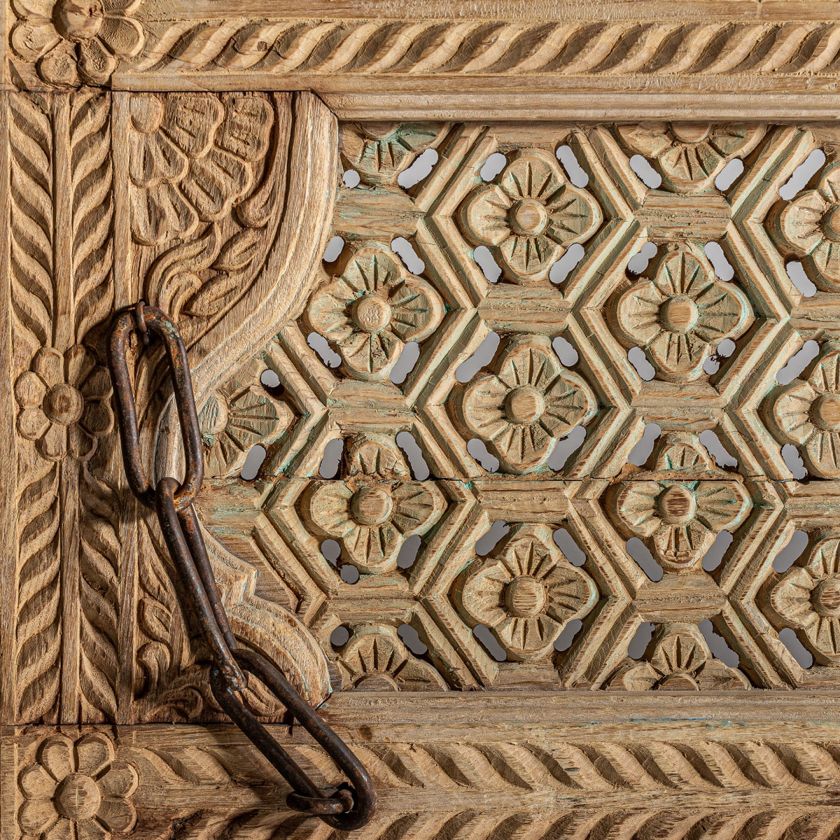 КОНЗОЛНА МАСА LAKATO