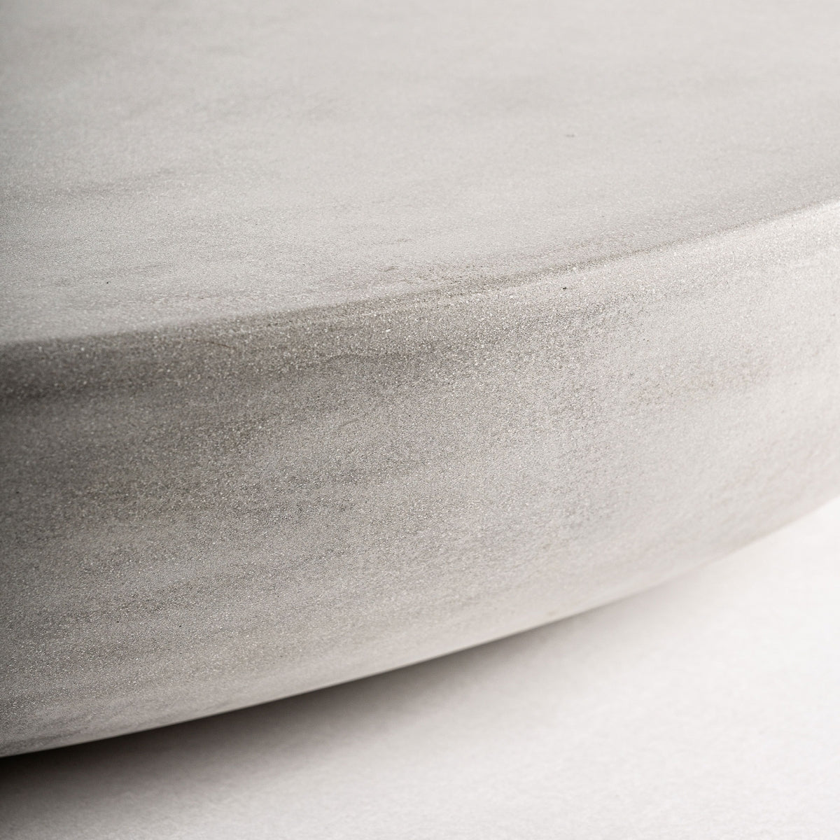 СИВА БЕТОННА МАСИЧКА ЗА КАФЕ 100