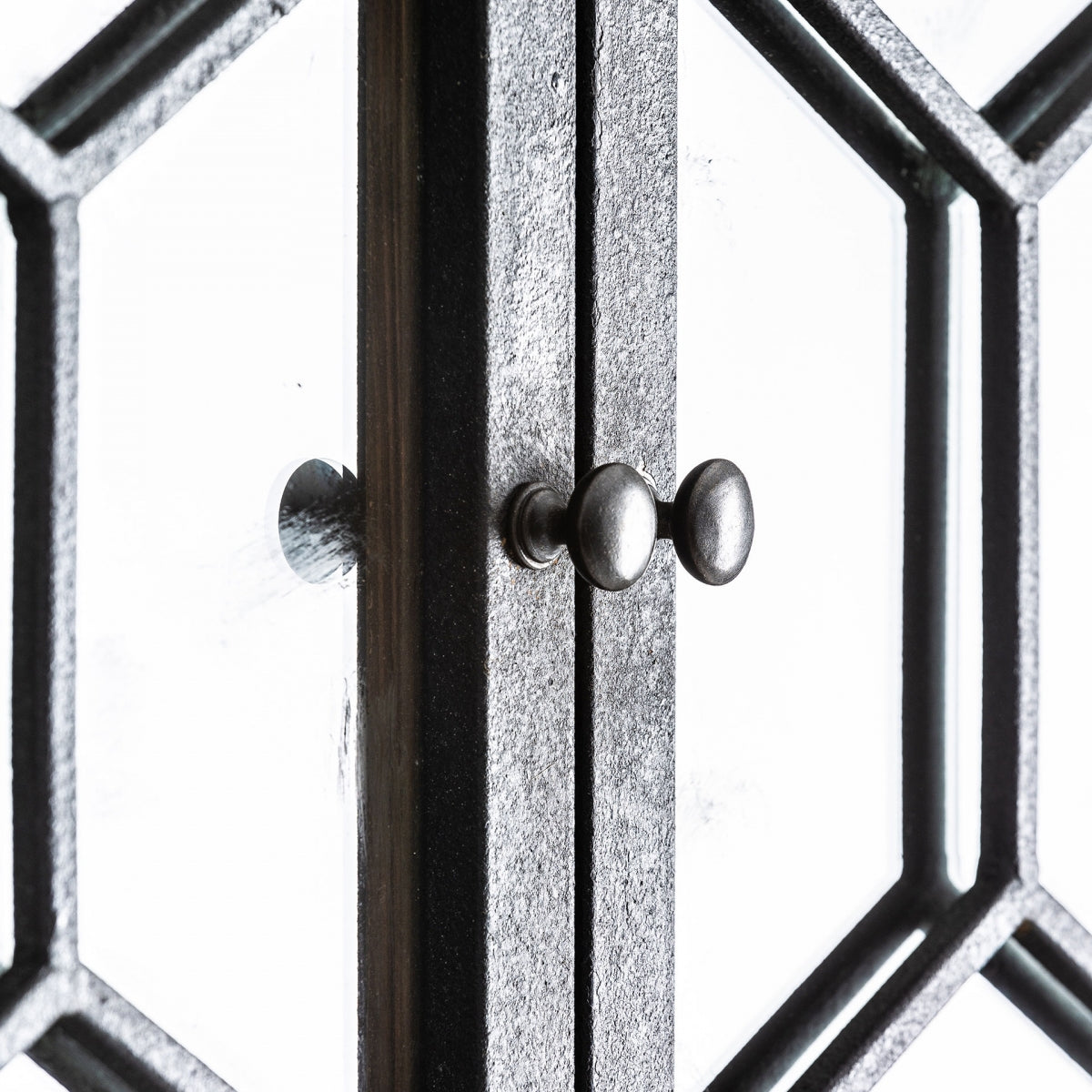 СТЪКЛЕН ШКАФ GOTO