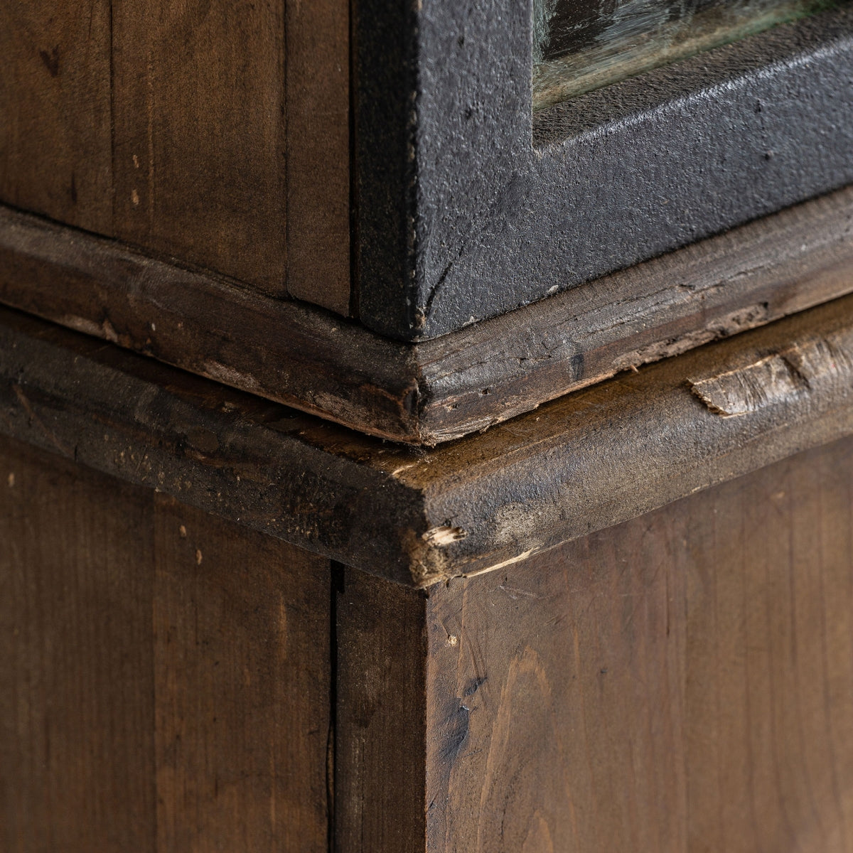 СТЪКЛЕН ШКАФ GOTO