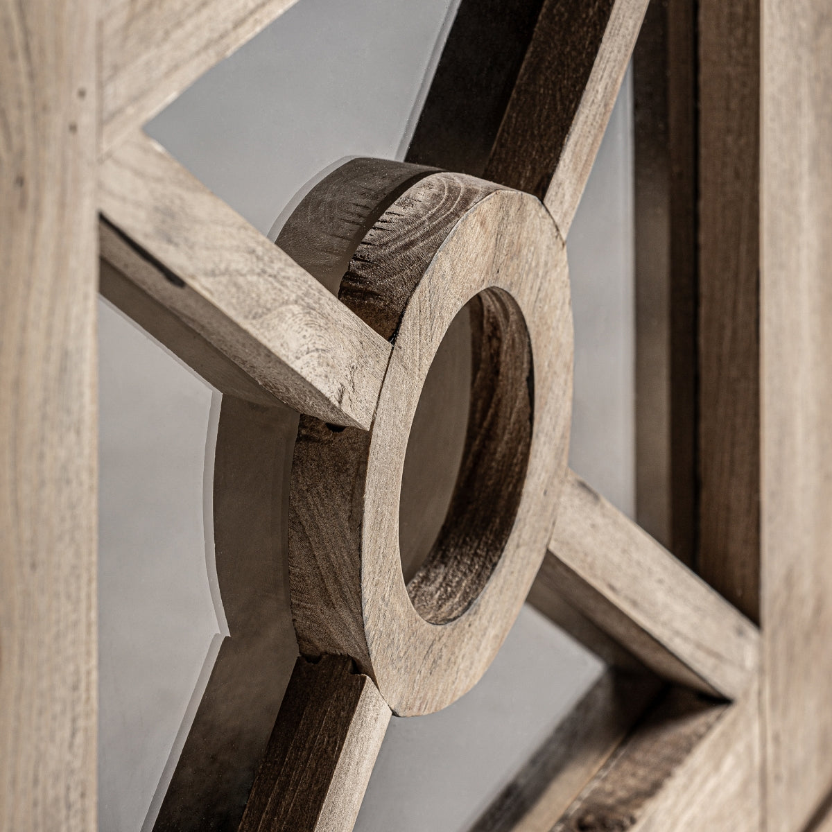 СТЪКЛЕНА ВИТРАНКА GUBIN