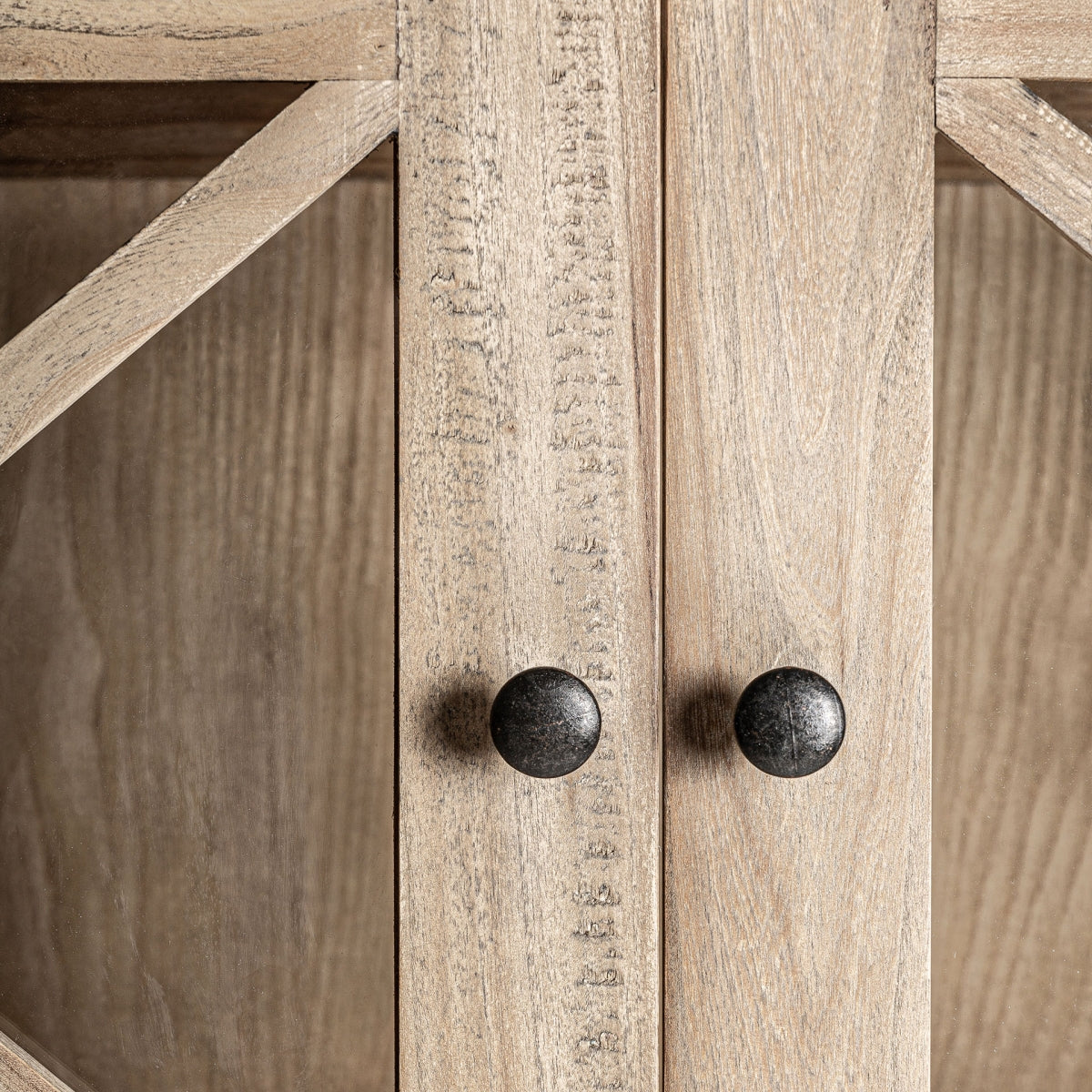 СТЪКЛЕНА ВИТРАНКА GUBIN