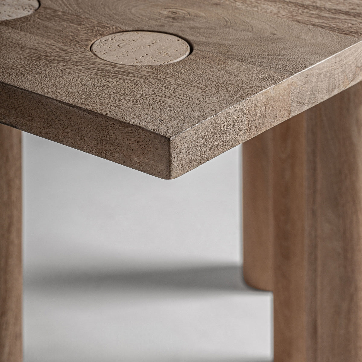 ЖАКАРДОВА ТРАПЕЗАРНА МАСА