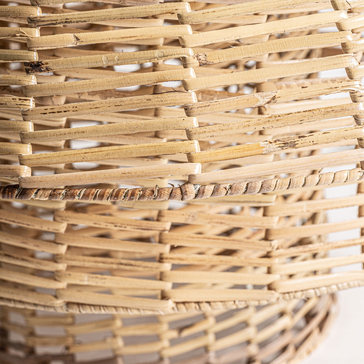 Плисирана ратан лампа за таван