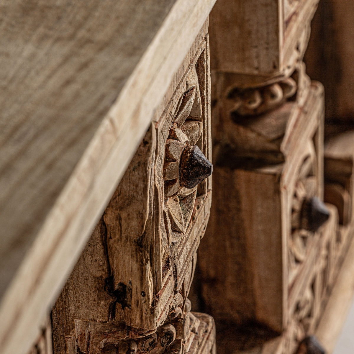 УНИКАЛНА ТВ ШКАФЧЕТА PHALODI