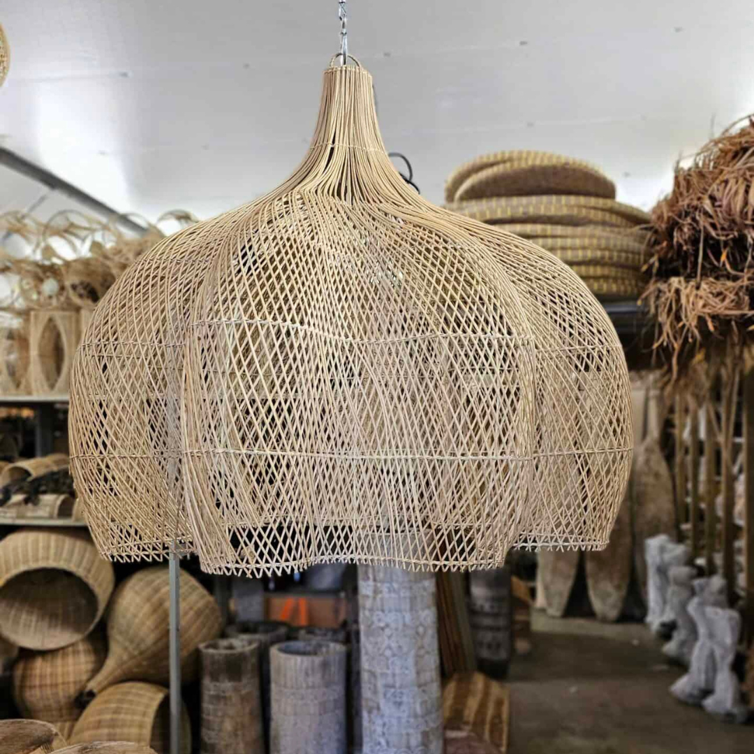 ОТВОРЕНА ПЛАФОННА ЛАМПА С ЦВЕТЯ