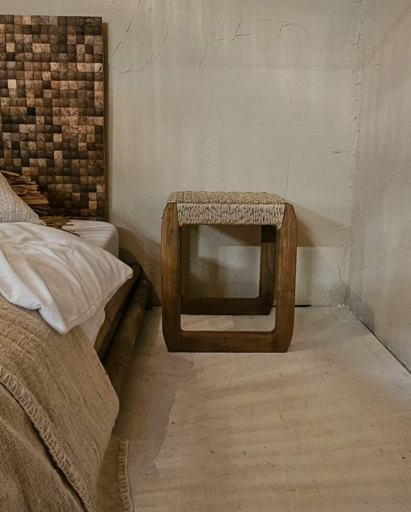 ПЛЕТЕНА ТАБУРЕТКА