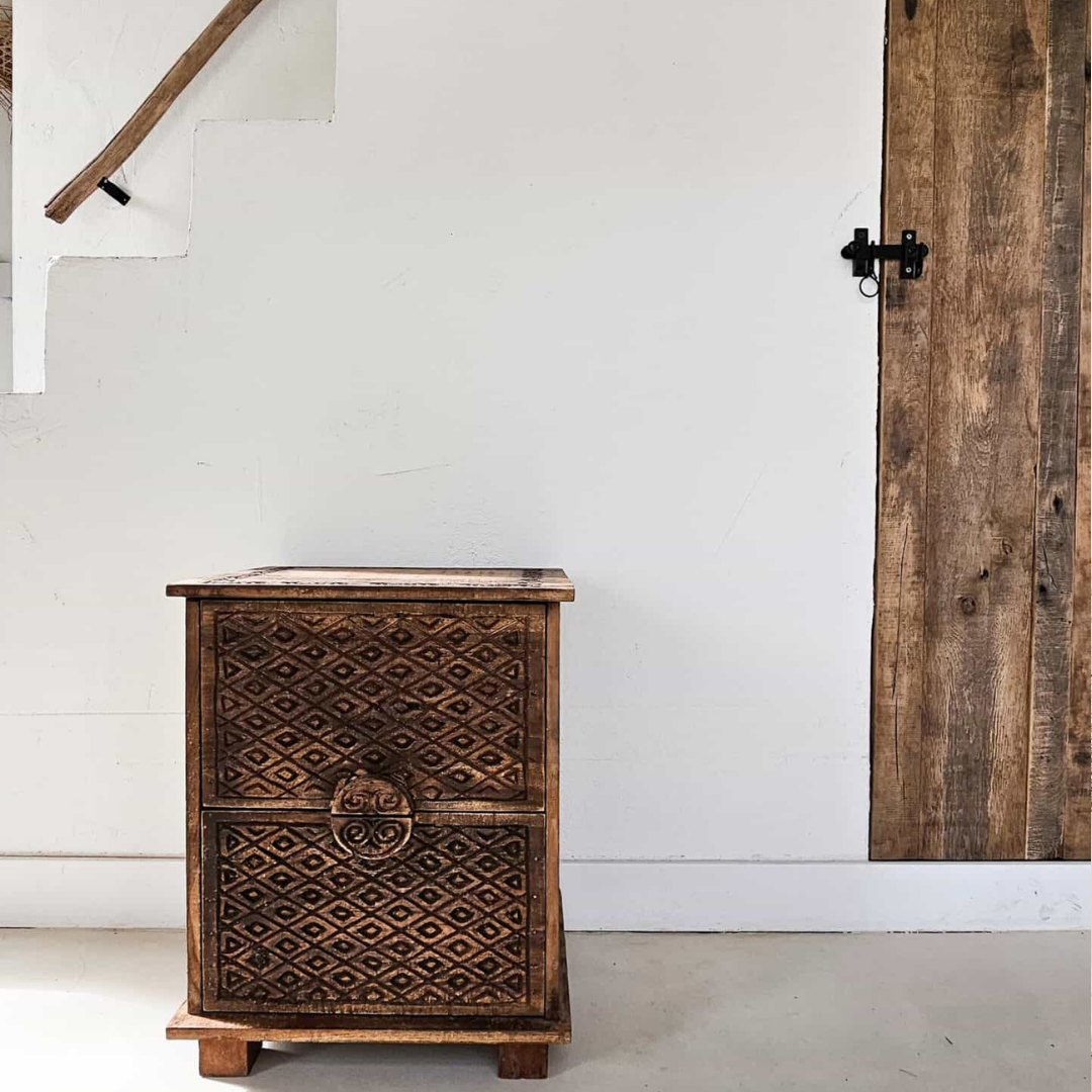 МАНДАЛА НОЩНО ШКАФЧЕ