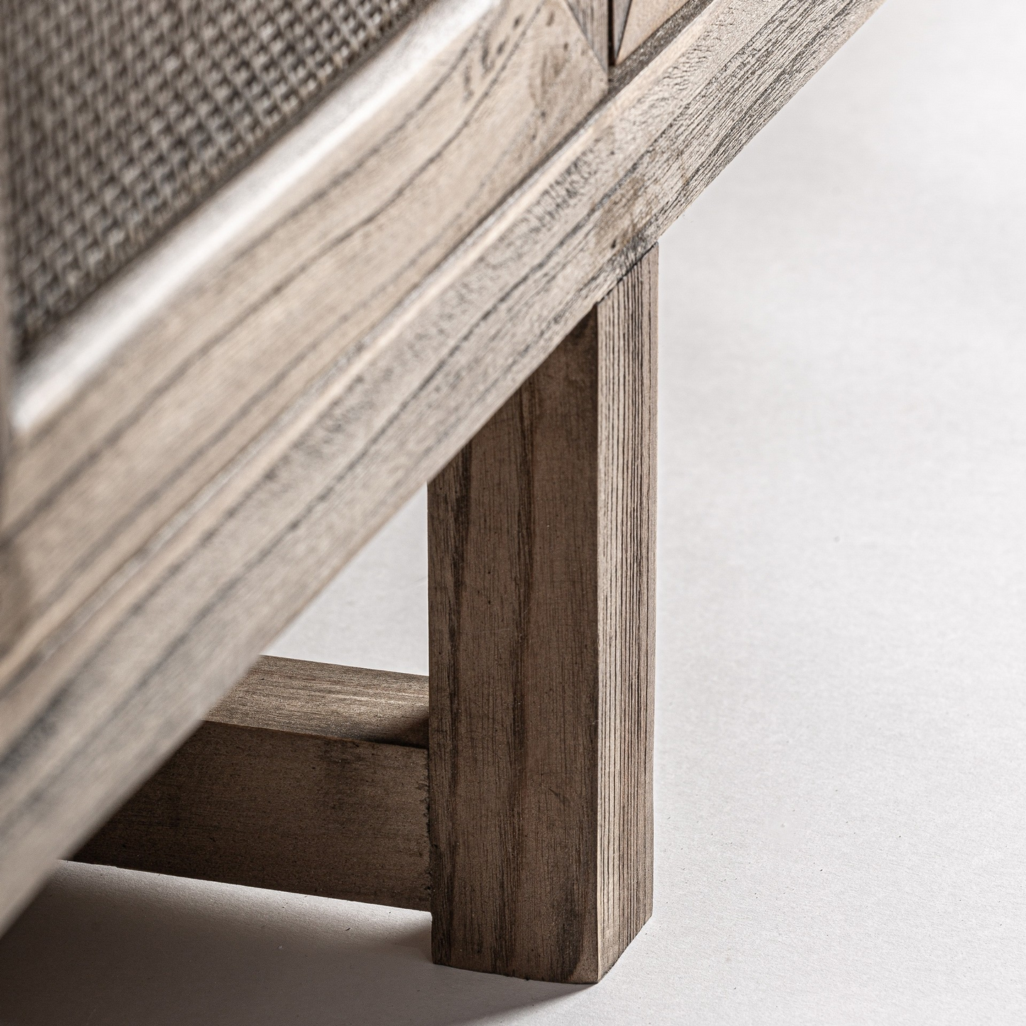 ТВ ШКАФЧЕ BYREMO