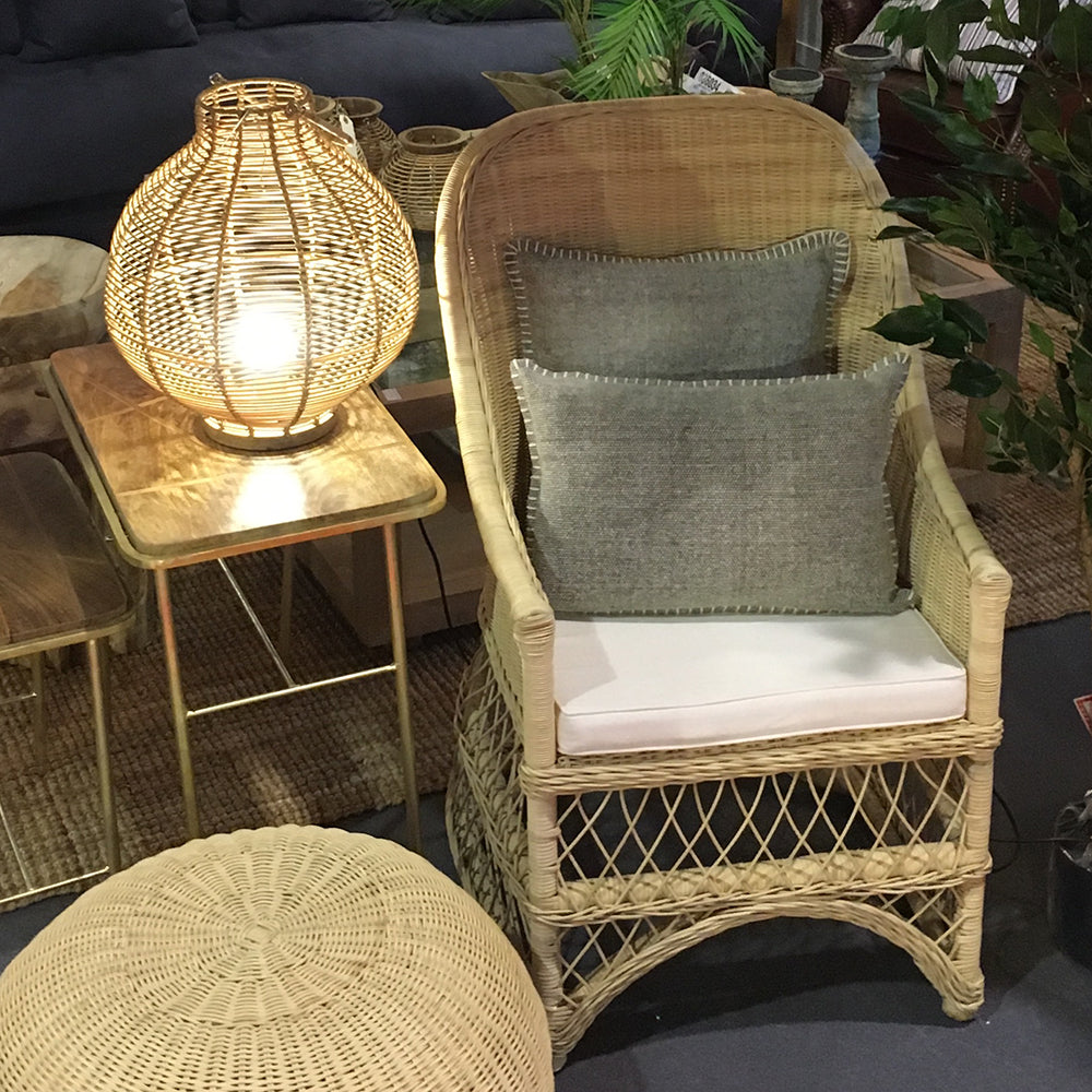 Стол от камилски ратан