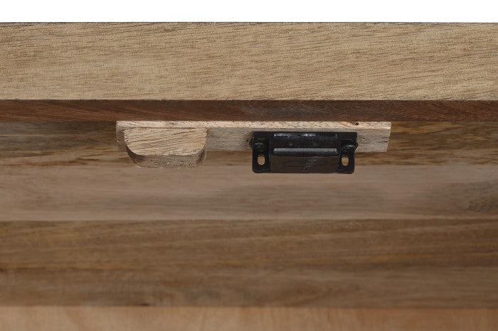 МАМА Е ЗАТВОРЕНА 