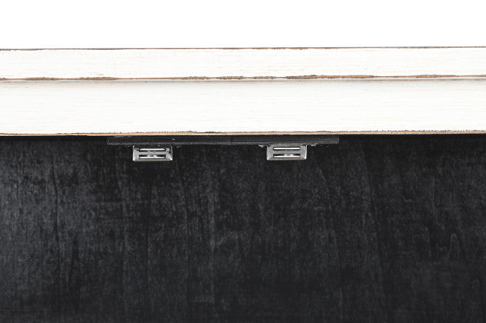 ЛАКИРАН БЯЛ 