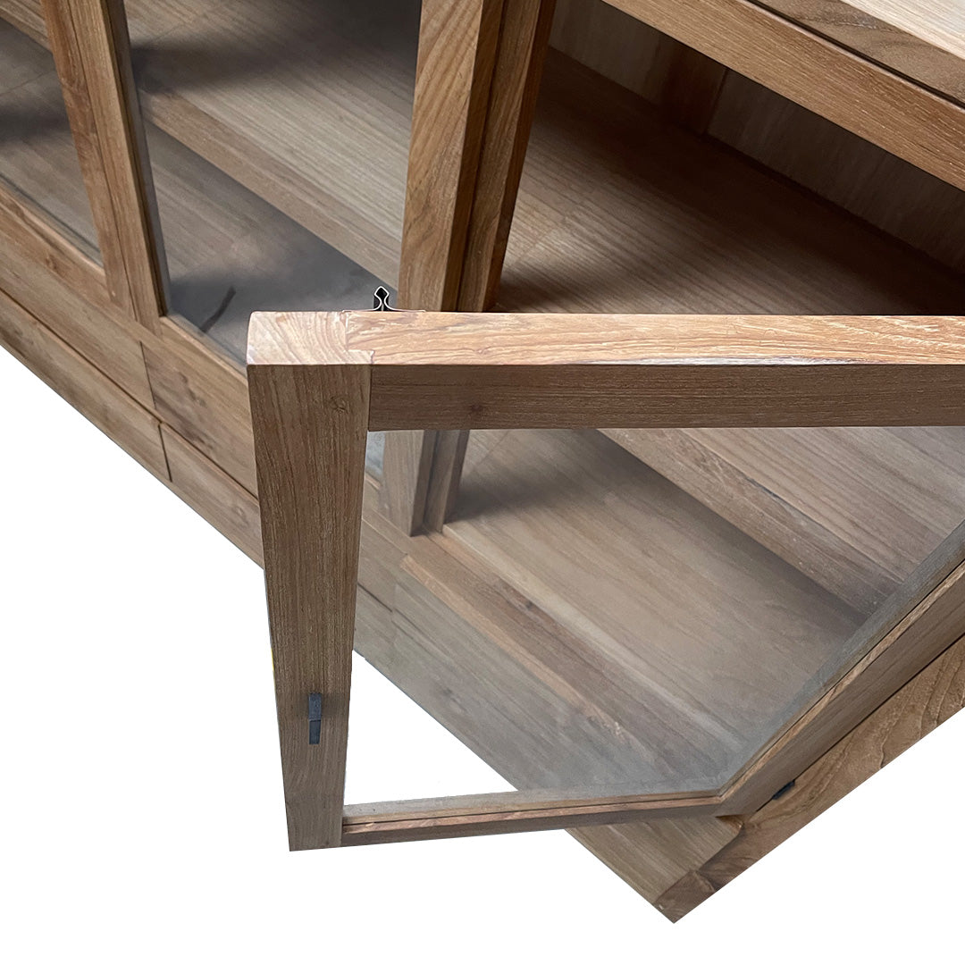 БЮФЕТ ЗА ЧЕТИРИМА