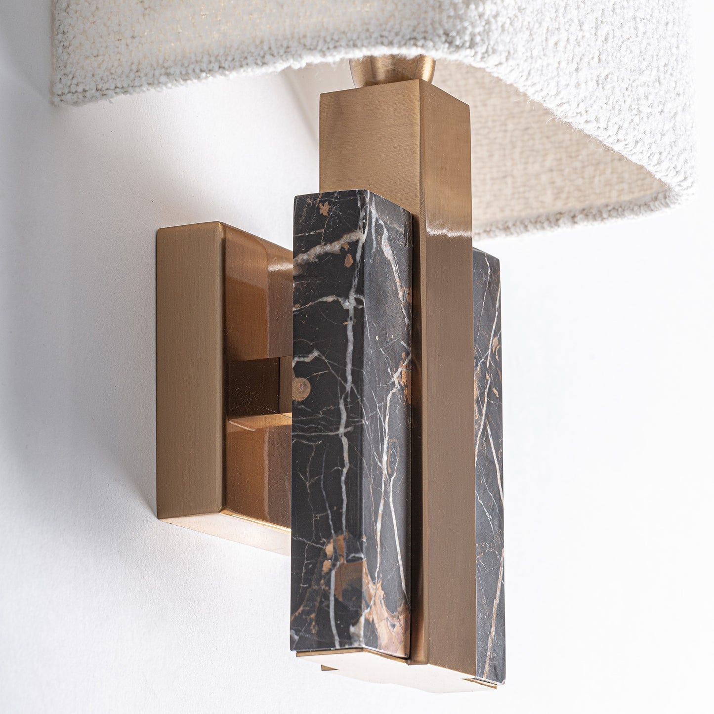 СТЕННА ЛАМПА МРАМОР