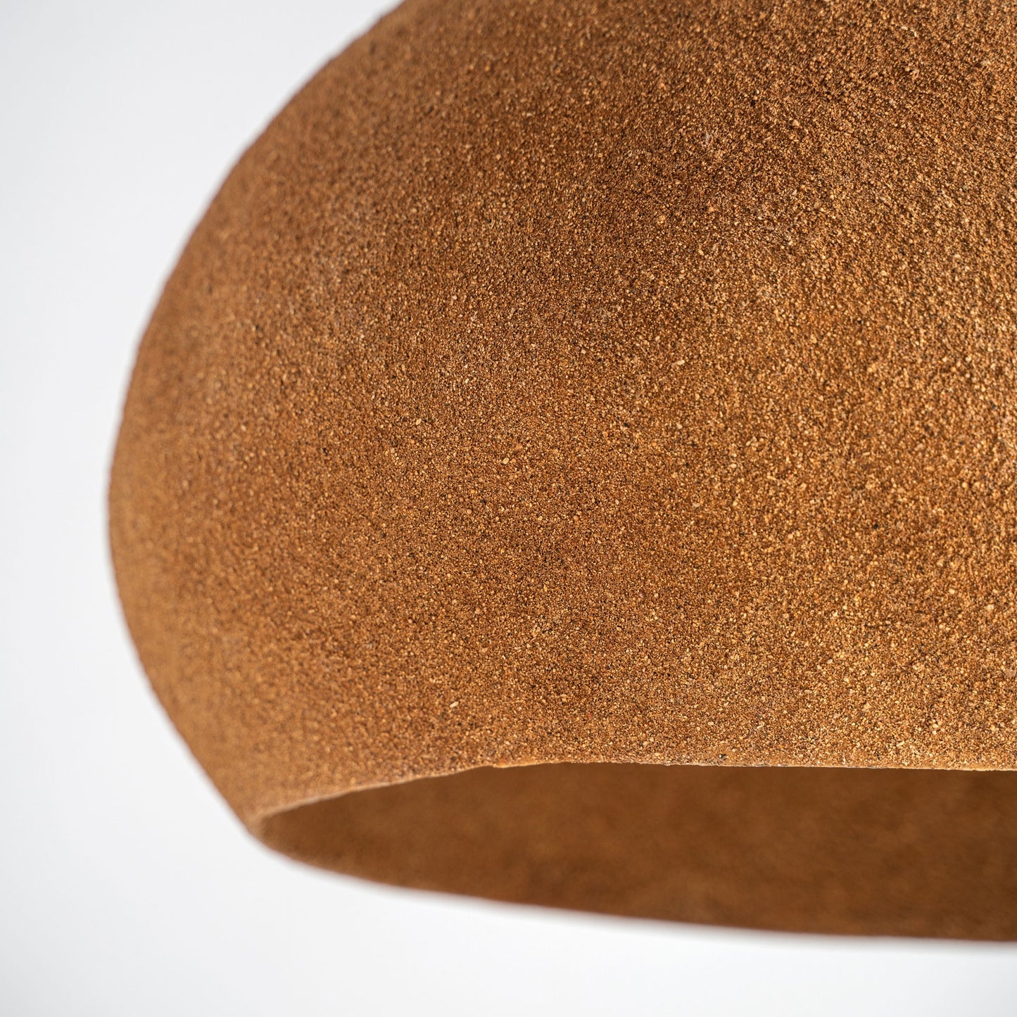 ПОДЪГНАТА ТАВАННА ЛАМПА