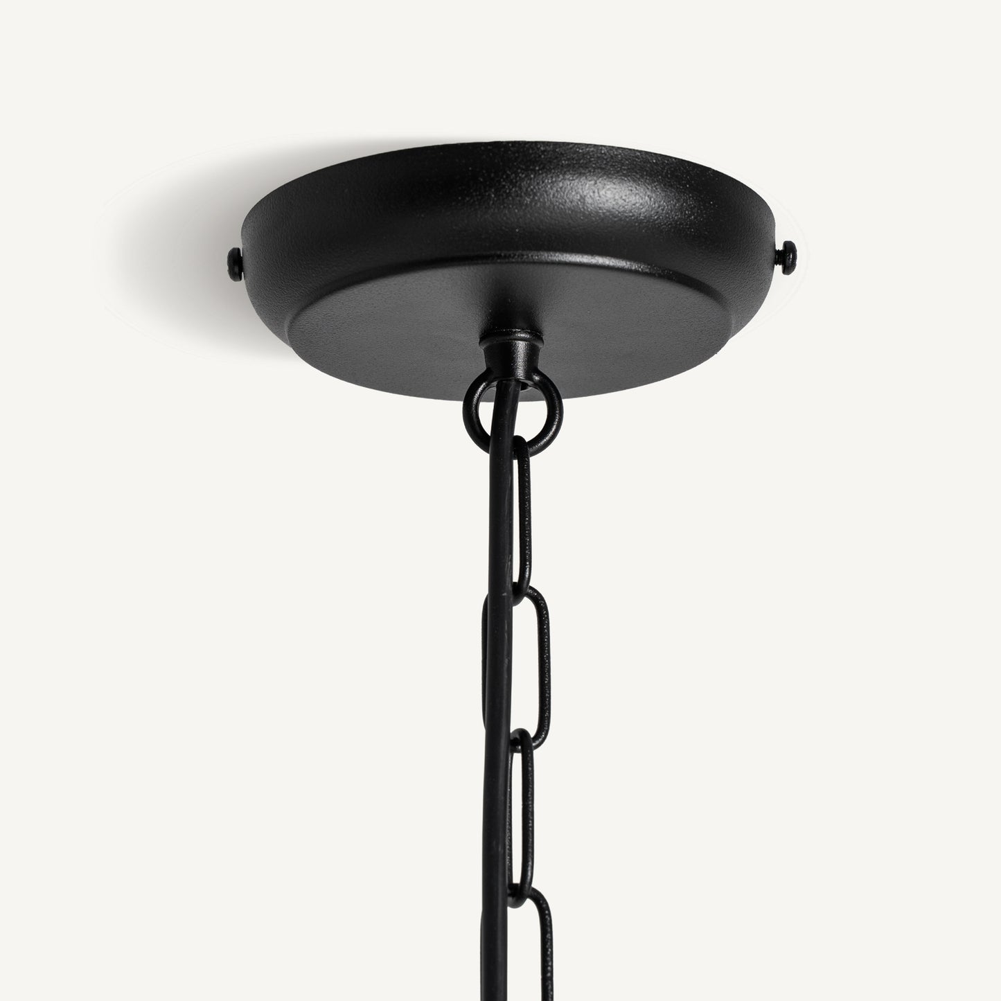 ПОДЪГНАТА ТАВАННА ЛАМПА