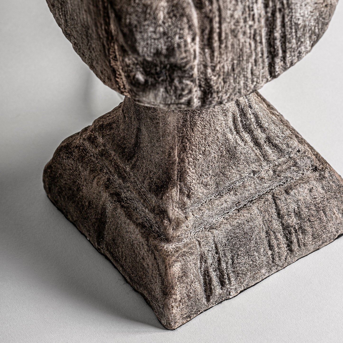 НАСТОЛНА ЛАМПА ОТ СМОЛА