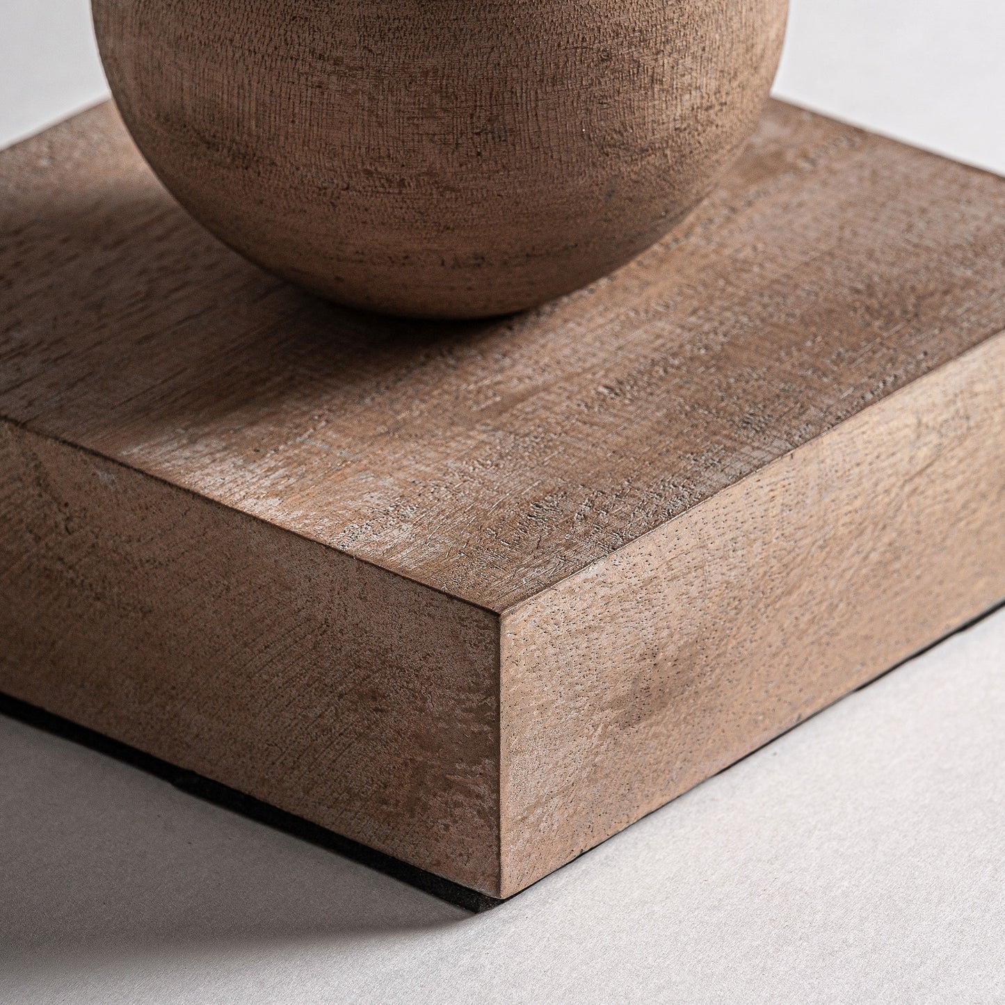 ЛЕНЕНА НАСТОЛНА ЛАМПА