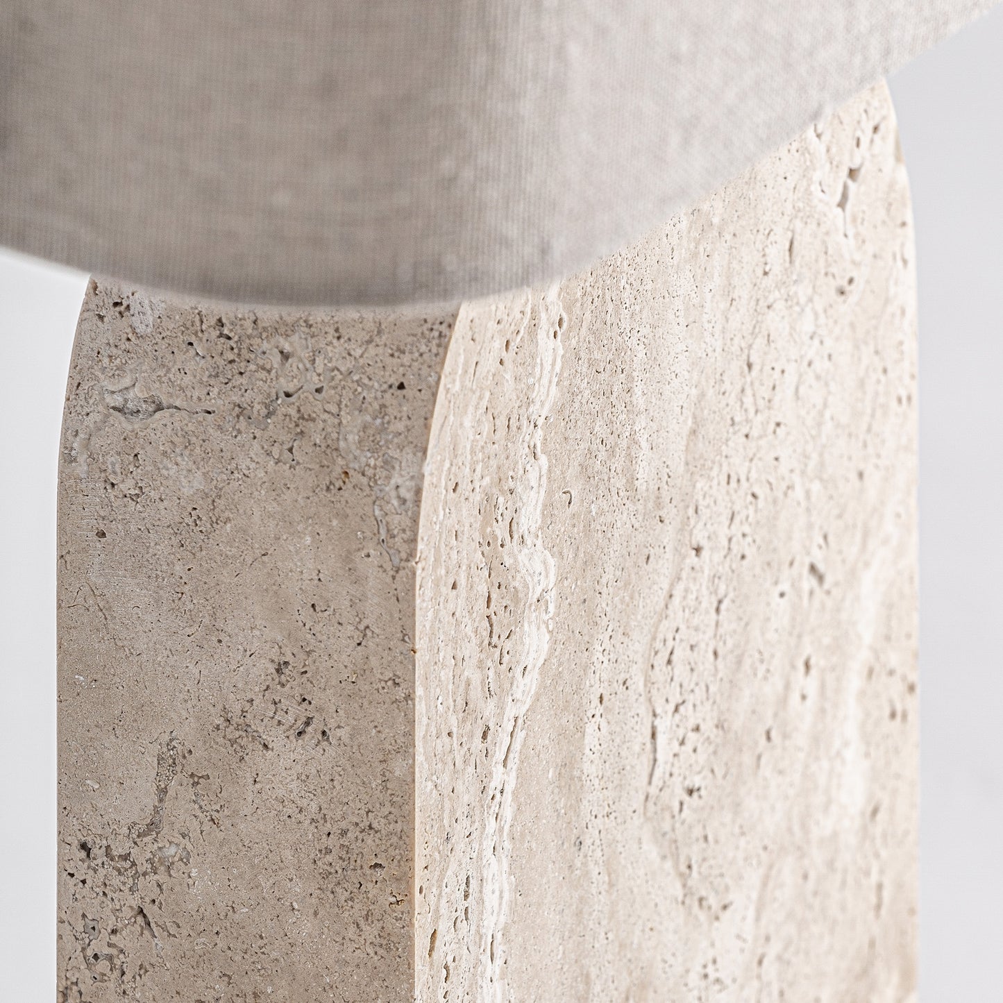 ЛЕНЕНА НАСТОЛНА ЛАМПА