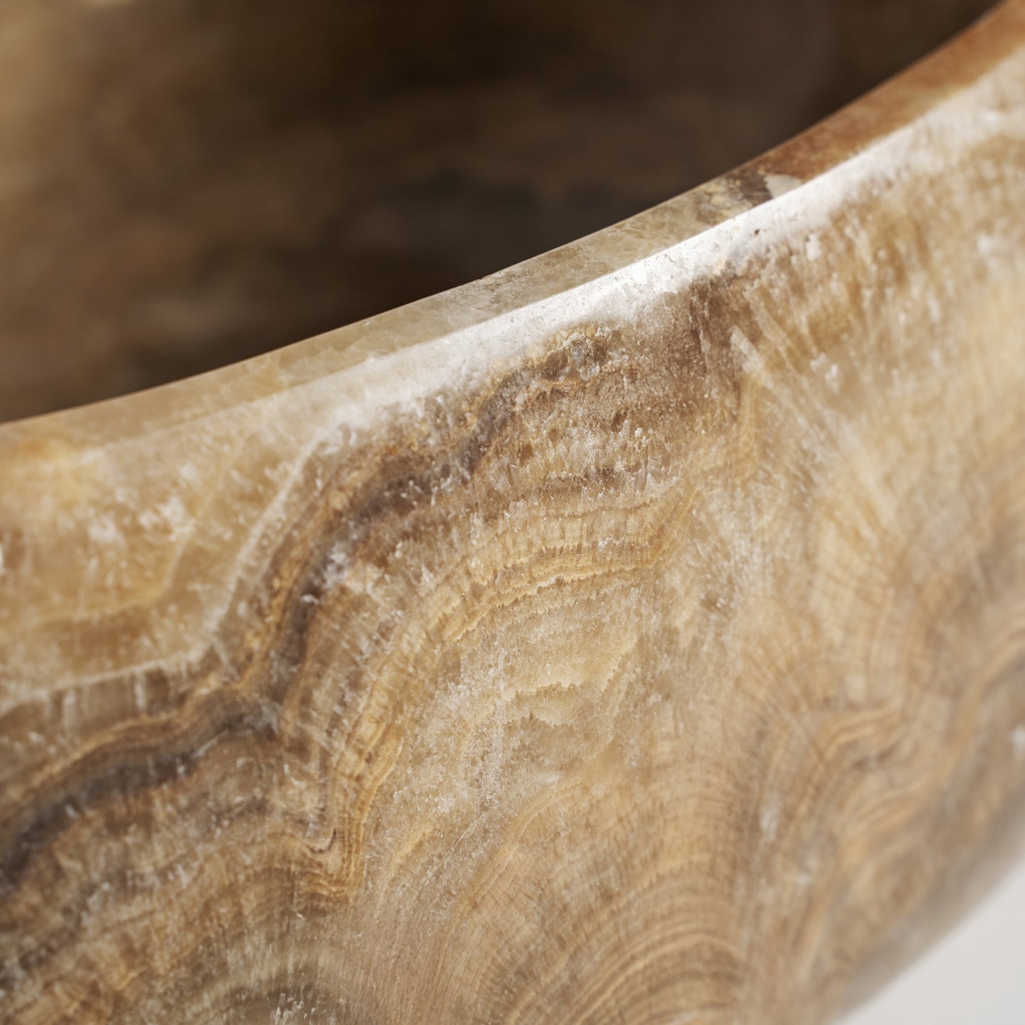 УНИКАЛНА МИВКА ОТ ОНИКС