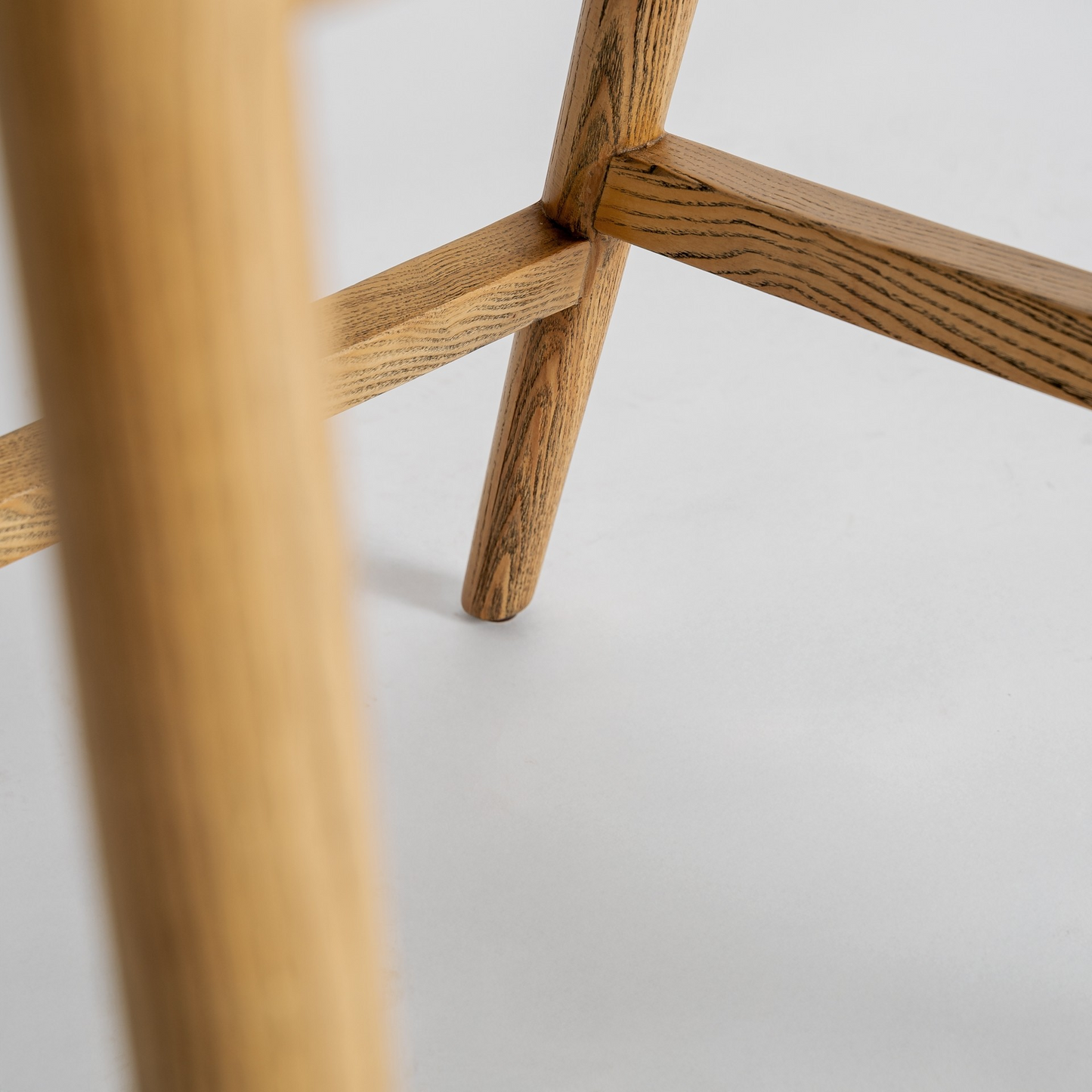 Бар стол от ясеново дърво