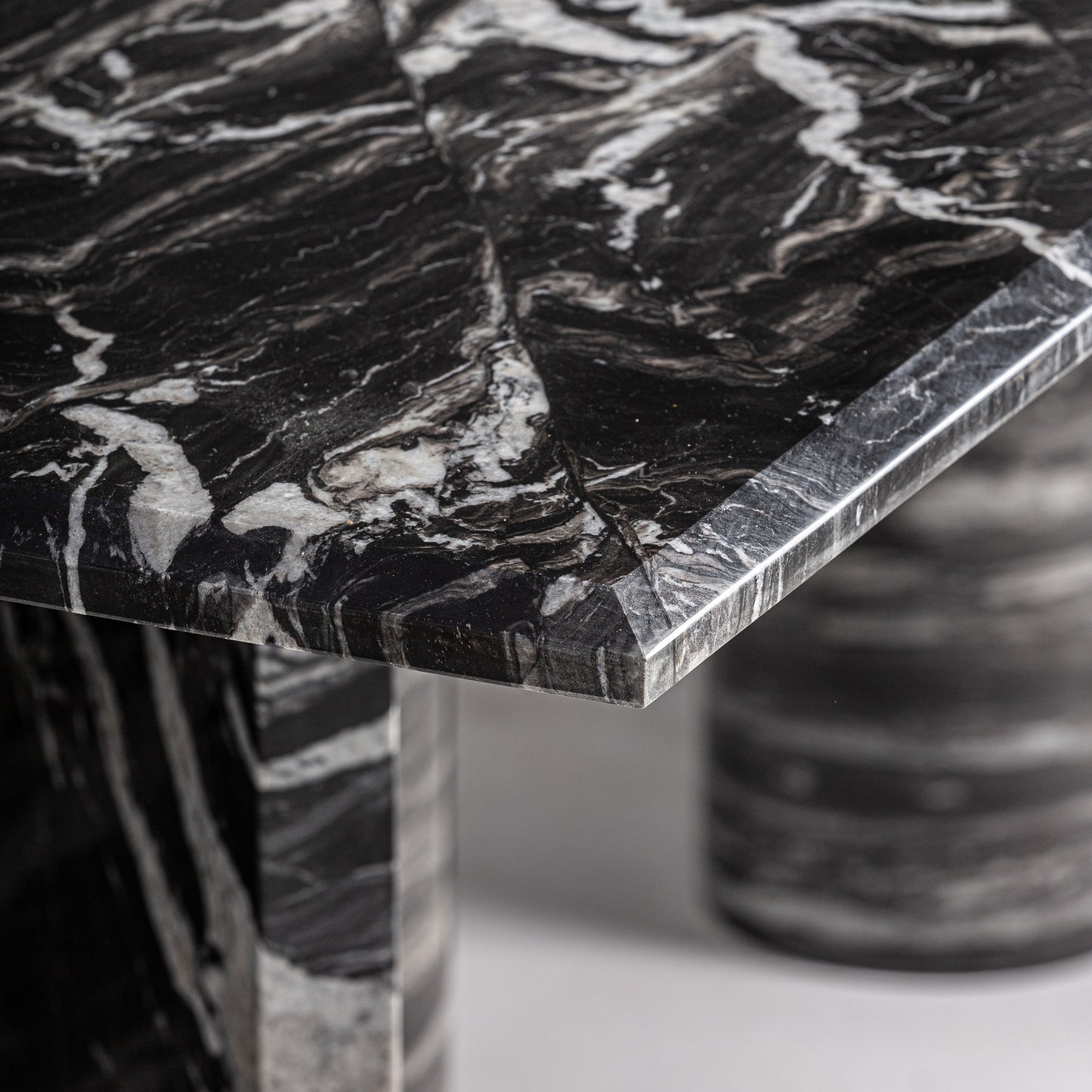 GAUTBYMARBLE DINING TABLE
