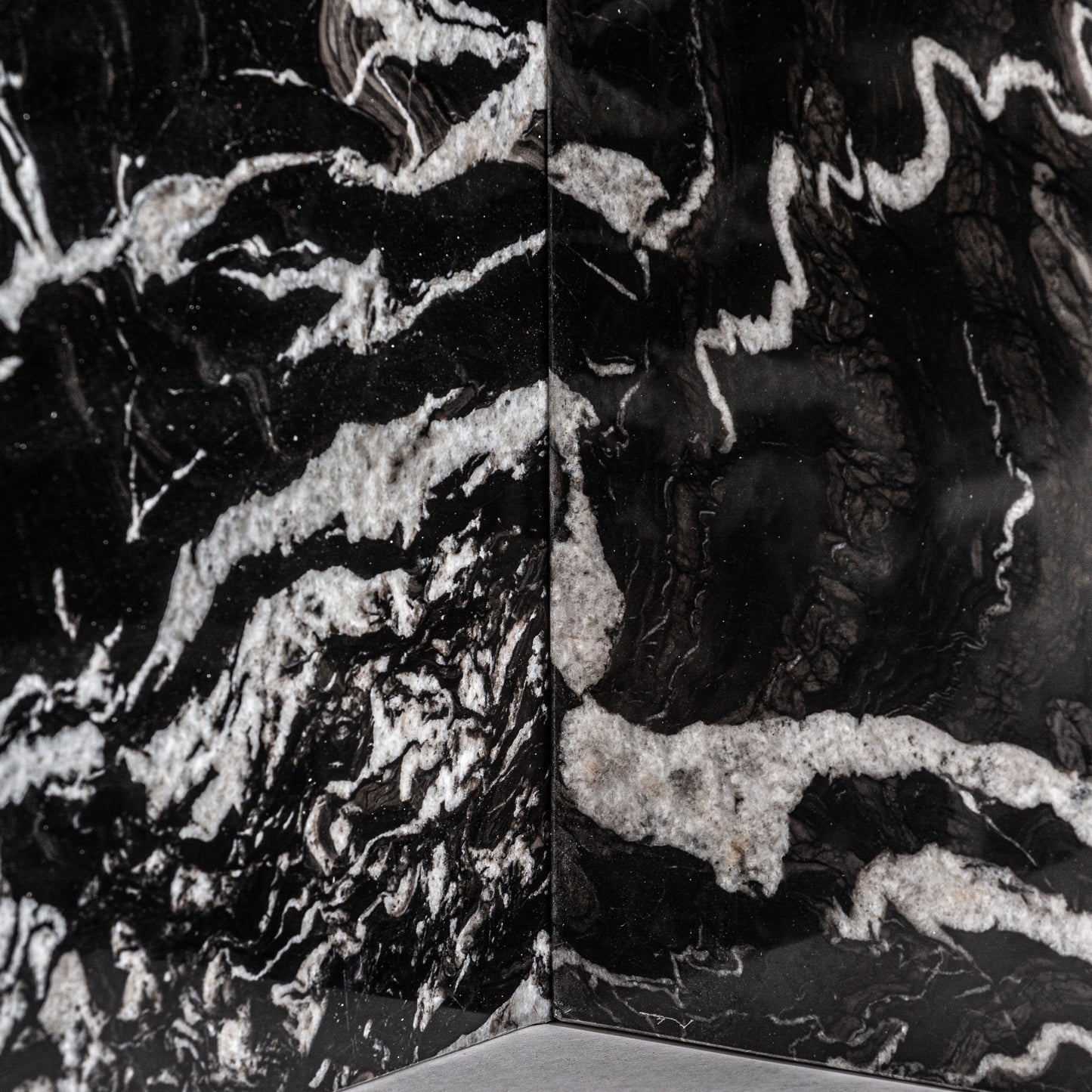 GAUTBYMARBLE DINING TABLE