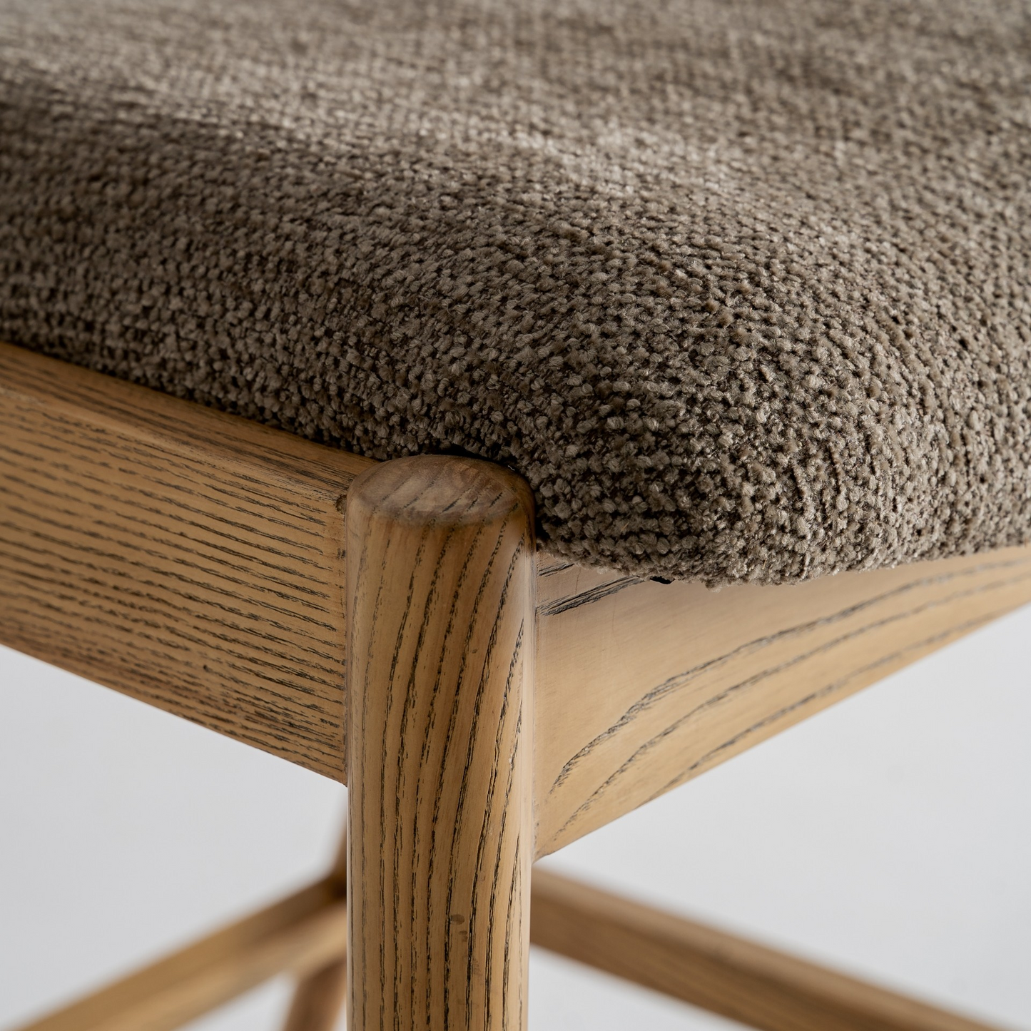 Бар стол от ясеново дърво