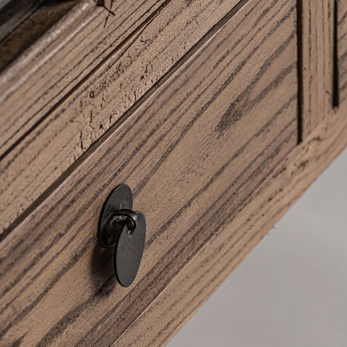 СТЪКЛЕН ШКАФ ТАРТУ