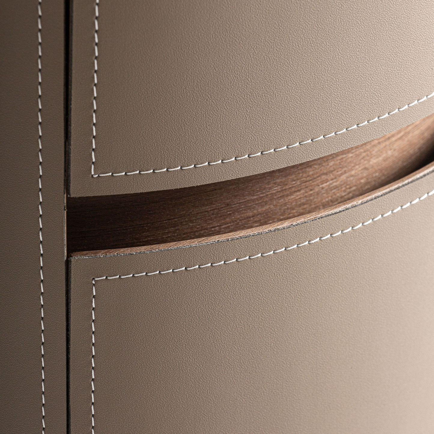 Нощно шкафче от кожа Kandern