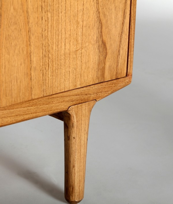 KAMENZ GLASS CABINET